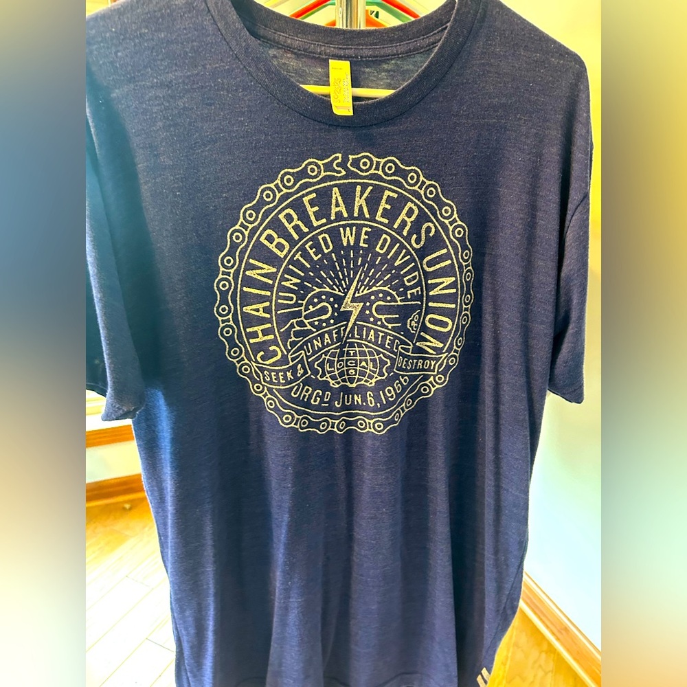 Men’s Twin Six shirt | size Large